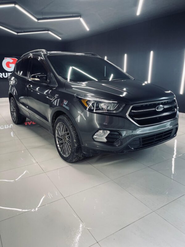 FORD ESCAPE BLACK EDITION 2017 / PRIMA 115 MIL