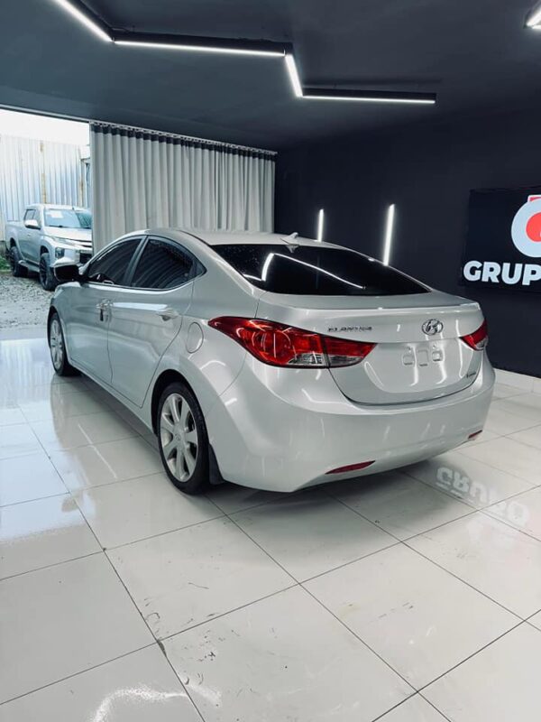 HYUNDAI ELANTRA LIMITED 2013 / PRIMA 74 MIL - Imagen 5