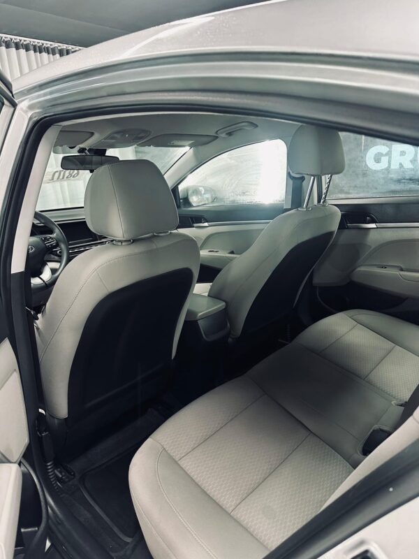 HYUNDAI ELANTRA 2020 / PRIMA: 79 MIL - Imagen 12