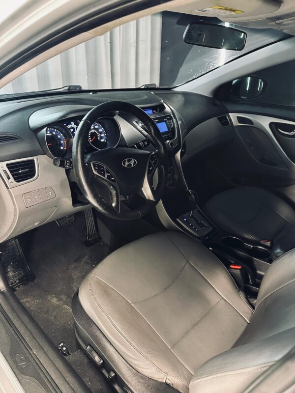HYUNDAI ELANTRA LIMITED 2013 / PRIMA 74 MIL - Imagen 11