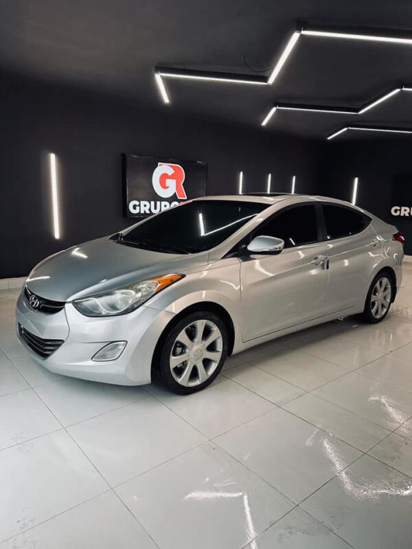 HYUNDAI ELANTRA LIMITED 2013 / PRIMA 74 MIL - Imagen 2