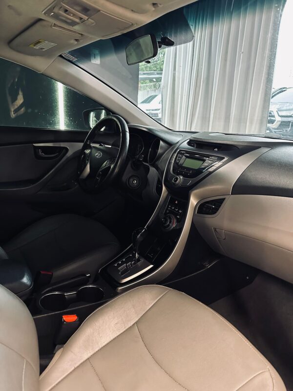 HYUNDAI ELANTRA LIMITED 2013 / PRIMA 74 MIL - Imagen 10