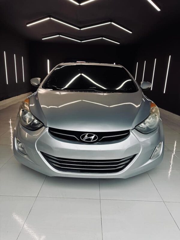HYUNDAI ELANTRA LIMITED 2013 / PRIMA 74 MIL - Imagen 4