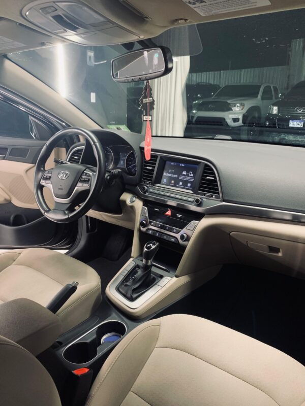 HYUNDAI ELANTRA 2018 / PRIMA: 89 MIL - Imagen 12