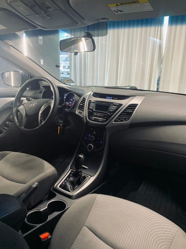 HYUNDAI ELANTRA 2015 / PRIMA: 63 MIL - Imagen 8