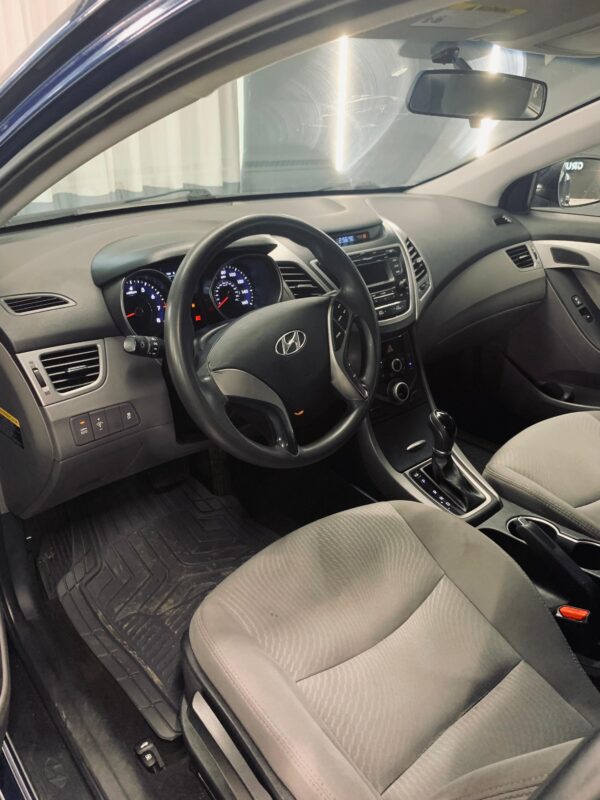 HYUNDAI ELANTRA 2015 / PRIMA: 63 MIL - Imagen 9