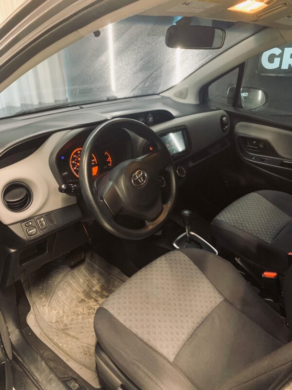 TOYOTA YARIS 2015 / PRIMA: 109 MIL - Imagen 11